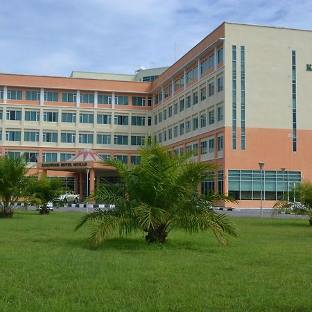 Kingwood Hotel Mukah Selangau Buitenkant foto